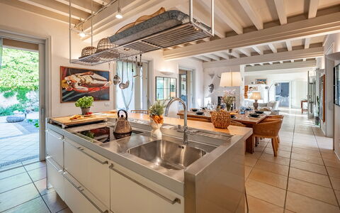 Villa le Cave 12: Interior Design, Kitchen, Furniture, Flooring, Countertop, Ceiling, Floor, Lighting, Chair, Cabinetry