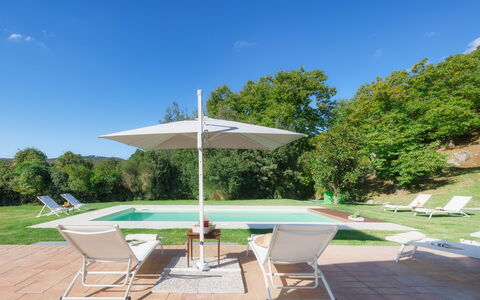 Casale del Castagneto 8: Piscina, Ombrello, Mobili Da Esterno, Mobilia, Ricorrere, Sedia, Shade, Lettino, Eco Hotel, Tavolo Esterno