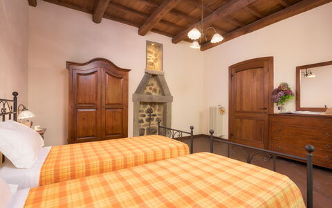 Casale del Castagneto 8: Mobilia, Interior Design, Parete, Legna, Soffitto, Camera Da Letto, Pavimentazione, Letto, Pavimento, Camera