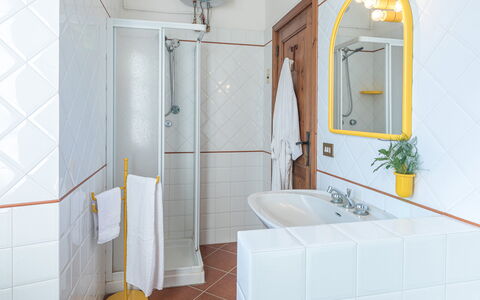 Casale le Tre Querce 8+1: Wall, Interior Design, Plumbing Fixture, Flooring, Bathroom, Floor, Plumbing, Tap, Tile, Room