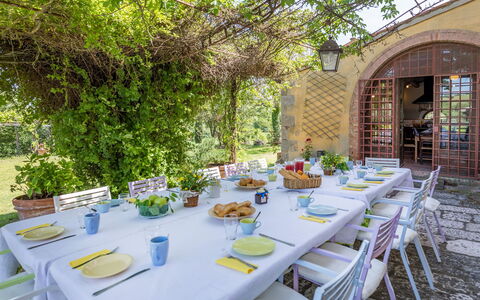 Podere Pratovecchio 14+2: Mobilia, Tavolo, Sedia, Cucina & Sala Da Pranzo Tavolo, Tovaglia, Ristorante, Tavolo Esterno, Giardino, Cibo, Mobili Da Esterno