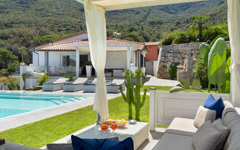 Villa Pietro 10: Piscina, Ricorrere, Mobili Da Esterno, Eco Hotel, Portico, Tempo Libero, Estate, Villa, Shade, Lettino