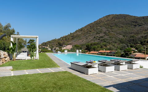 Villa Pietro 10: Piscina, Montagna, Ricorrere, Tempo Libero, Eco Hotel, Catena Montuosa, Mobili Da Esterno, Hotel, Shade, Resort Citta '