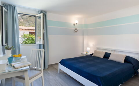 Villa Pietro 10: Mobilia, Interior Design, Camera Da Letto, Letto, Soffitto, Casa, Pavimentazione, Biancheria, Pavimento, Lenzuolo