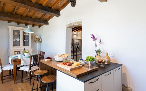 Country House Lo Spigo 4: Furniture, Interior Design, Flooring, Kitchen, Wood, Countertop, Table, Ceiling, Kitchen & Dining Room Table, Chair