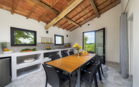 Fonte Pinella 8: Mobilia, Tavolo, Sedia, Legna, Interior Design, Cucina & Sala Da Pranzo Tavolo, Casa, Pavimentazione, Sala Da Pranzo, Camera