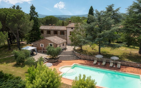 Fonte Pinella 8: Costruzione, Albero, Finestra, Casa, Architettura, Casa, Estate, Insediamento Umano, Hacienda, Villa