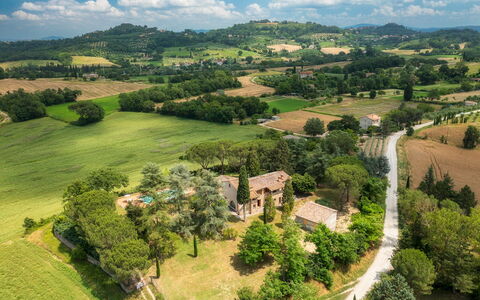 Fonte Pinella 8: Albero, Paesaggio, Zona Residenziale, Casa, Visione Globale, Plain, Area Rurale, Lotto, Casa, Estate