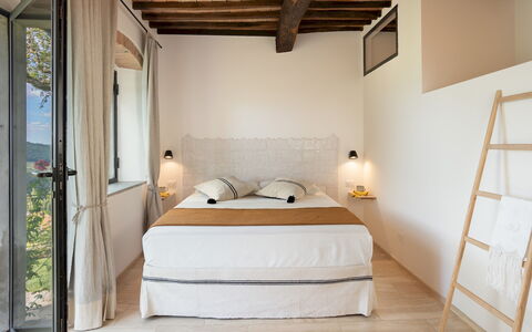 Poggio Novoli 6: Letto, Camera Da Letto, Parete, Bedding, Interior Design, Lenzuolo, Mobilia, Camera, Biancheria, Pavimento