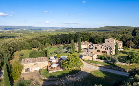 Borgo Gallinaio 32: Home, House, Estate, Landscape, Residential Area, Plain, Rural Area, Land Lot, Human Settlement, Village