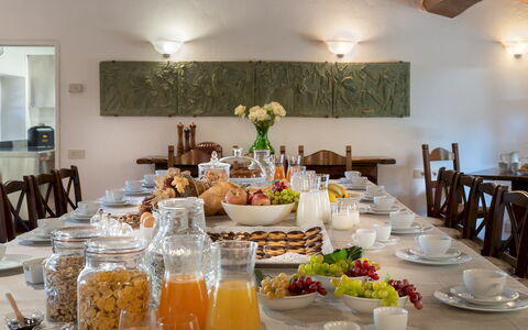 Borgo Gallinaio 32: Furniture, Interior Design, Table, Tableware, Food, Lighting, Chair, Serveware, Room, Ceiling