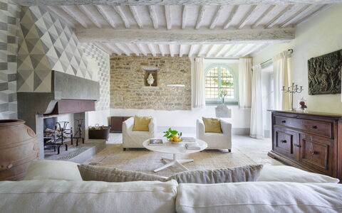 Villa Metelliano 10: Mobilia, Interior Design, Pavimentazione, Parete, Pavimento, Legna, Soffitto, Divano, Casa, Soggiorno