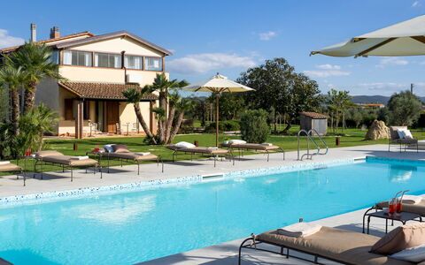 La Buganvilla 14: Piscina, Ricorrere, Mobili Da Esterno, Lettino, Ombrello, Eco Hotel, Tempo Libero, Shade, Hotel, Estate