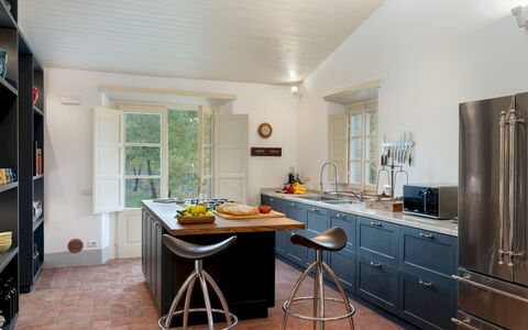Anticiana 8: Furniture, Interior Design, Kitchen, Cabinetry, Countertop, Flooring, Kitchen Appliance, Wood, Home, Ceiling