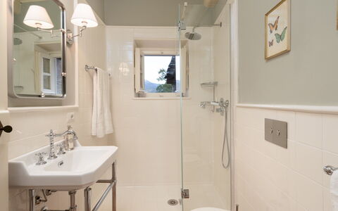 Anticiana 8: Bathroom, Plumbing Fixture, Interior Design, Wall, Bathroom Sink, Sink, Flooring, Floor, Tap, Mirror