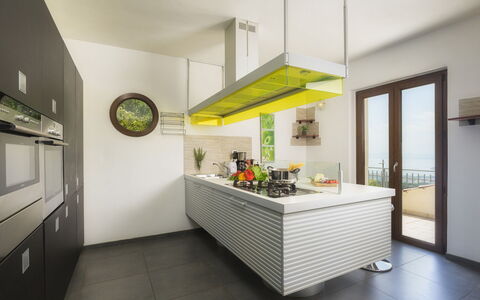 Villa Maggiorana 10: Cucina, Controsoffitto, Interior Design, Elettrodomestico Da Cucina, Pavimentazione, Mobilia, Apparecchio Major, Soffitto, Cabinetry, Casa