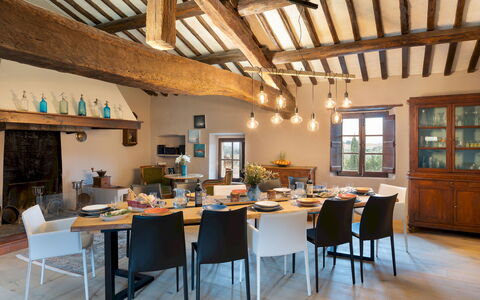 Terra di Siena 14: Mobilia, Interior Design, Sedia, Tavolo, Pavimentazione, Sala Da Pranzo, Cucina & Sala Da Pranzo Tavolo, Legna, Soffitto, Lampada