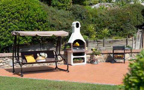 Villa Nikka 6: Mobilia, Giardino, Mobili Da Esterno, Tavolo Esterno, Shade, Barbecue, Backyard, Prato, Struttura Esterna, Sedia