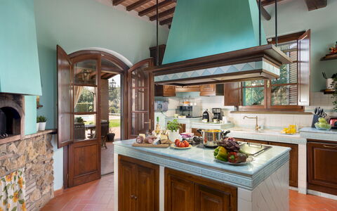 Villa Nikka 6: Cucina, Interior Design, Mobilia, Controsoffitto, Legna, Pavimentazione, Cabinetry, Casa, Soffitto, Illuminazione