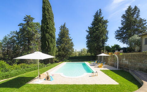 Il Fienile 4: Piscina, Arbusto, Giardino, Estate, Prato, Landscaping, Cortile, Eco Hotel, Shade, Ricorrere
