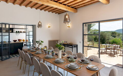 Villa Il Pozzo 14: Mobilia, Tavolo, Cucina & Sala Da Pranzo Tavolo, Sedia, Interior Design, Tavola, Sala Da Pranzo, Camera, Pianta Della Casa, Tavolino Da Caffè