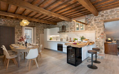 Villa Carlotta 8: Mobilia, Interior Design, Pavimentazione, Soffitto, Pavimento, Casa, Sedia, Tavolo, Camera, Cucina