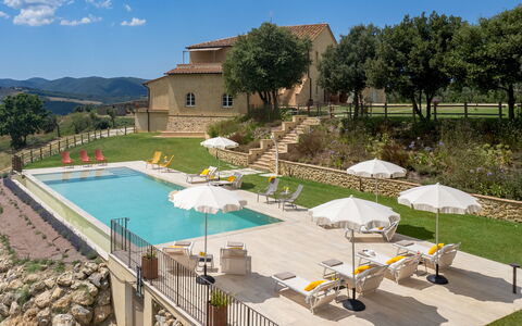 Casolare San Martino 12: Piscina, Zona Residenziale, Casa, Mobili Da Esterno, Estate, Insediamento Umano, Ricorrere, Terme, Villa, Lettino