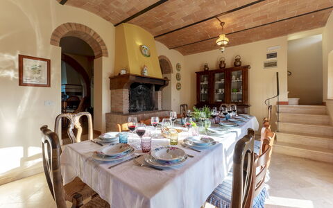 Gli Spilocchi 16: Mobilia, Interior Design, Tavolo, Sedia, Legna, Sala Da Pranzo, Cucina & Sala Da Pranzo Tavolo, Soffitto, Tavola, Pavimentazione