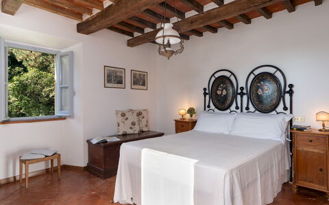 Villa la Rassinata 8: Wall, Furniture, Bedroom, Bed, Home, Flooring, Bed Frame, Bedding, Bed Sheet, Apartment