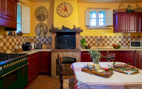 La Mandolata 12: Mobilia, Cucina, Interior Design, Pavimentazione, Elettrodomestico Da Cucina, Apparecchio Major, Cucina Stufa, Camera, Illuminazione, Controsoffitto