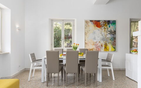 Villa Meraviglia 8: Mobilia, Interior Design, Pavimentazione, Sedia, Tavolo, Parete, Pavimento, Legna, Cucina & Sala Da Pranzo Tavolo, Sala Da Pranzo