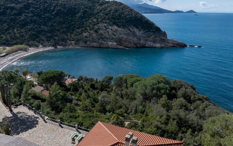 Villa Meraviglia 8: Acqua, Corpo D'Acqua, Costa, Costiera E Morfologie Oceanic, Paesaggio Naturale, Mare, Spiaggia, Promontorio, Montagna, Promontorio