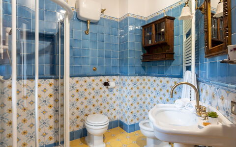 Casa Paggetti 8: Interior Design, Pavimentazione, Idraulico Fixture, Pavimento, Bagno, Piastrella, Illuminazione, Lavandino Del Bagno, Rubinetto, Idraulico