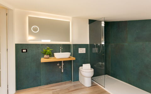 La Villanella 6: Parete, Idraulico Fixture, Pavimentazione, Interior Design, Bagno, Pavimento, Idraulico, Rubinetto, Lavandino Del Bagno, Specchio