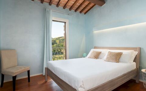 Podere Terranuova 10+2: Camera Da Letto, Parete, Letto, Interior Design, Legna, Biancheria, Bedding, Lenzuolo, Mobilia, Pavimento