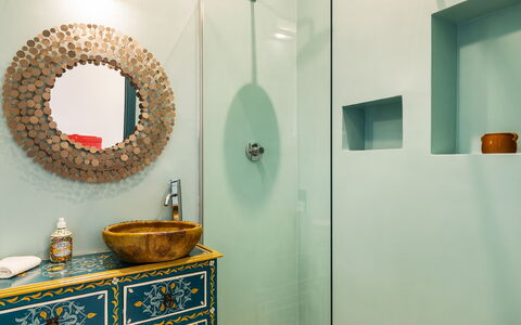Casale Rondinella 6+2: Blue, Interior Design, Wall, Plumbing Fixture, Bathroom, Tap, Bathroom Cabinet, Plumbing, Flooring, Sink
