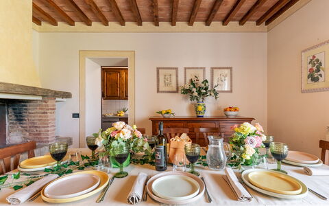 Casale Fienile 8: Mobilia, Tavolo, Interior Design, Tavola, Tovaglia, Cucina & Sala Da Pranzo Tavolo, Sala Da Pranzo, Sedia, Camera, Dishware