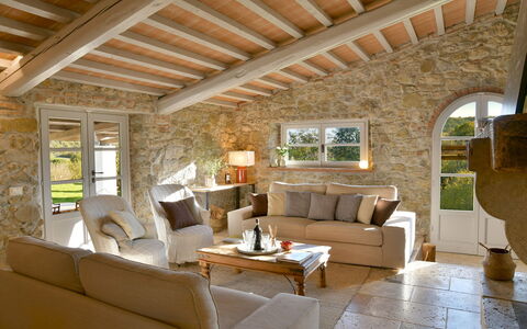 Casa la Pratellaccia 6+2: Mobilia, Interior Design, Parete, Divano, Pavimentazione, Legna, Sedia, Tavolo, Soggiorno, Soffitto