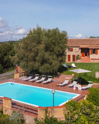 Casale Ombrone 11: Estate, Hacienda, Swimming Pool, Villa, Farmhouse, Mansion, Courtyard, Eco Hotel