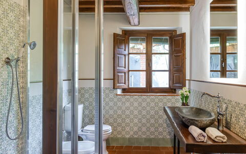 Villa Jasmine 8: Parete, Interior Design, Pavimentazione, Pavimento, Idraulico Fixture, Soffitto, Casa, Architettura, Bagno, Illuminazione