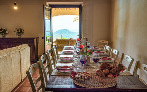 Villa Jasmine 8: Mobilia, Tavolo, Cucina & Sala Da Pranzo Tavolo, Sala Da Pranzo, Sedia, Tavola, Barware, Bicchieri, Serveware, Ristorante
