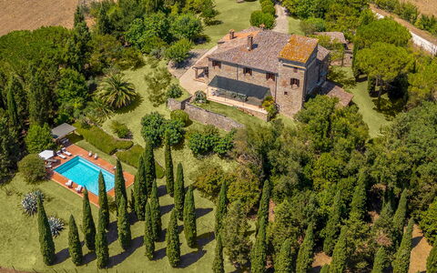 Villa la Pizzichina 10: Shrub, Estate, Garden, Mansion, Villa, Hacienda, Landscaping, Hedge, Farmhouse, Plantation