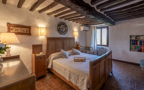 Villa la Pizzichina 10: Wall, Furniture, Bedroom, Bed, Home, Bed Frame, Bedding, Bed Sheet, Flooring, Drawer