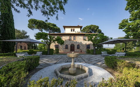 Villa la Monarca 16: Shrub, Garden, Estate, Lawn, Landscaping, Hacienda, Mansion, Yard, Villa, Park