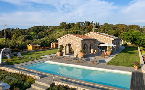 Villa la Casina 4: Estate, Cottage, Farmhouse, Hacienda, Swimming Pool, Villa, Mansion, Resort, Landscaping, Courtyard