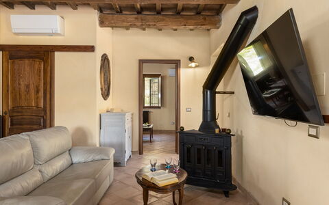 Poggio delle Lumie 6: Mobilia, Interior Design, Parete, Pavimentazione, Legna, Pavimento, Camera, Casa, Illuminazione, Soggiorno