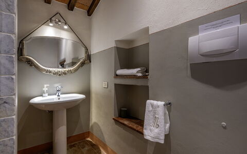 Muricciaglia 14: Wall, Interior Design, Flooring, Floor, Plumbing Fixture, Lighting, Ceiling, Plumbing, Bathroom, Room