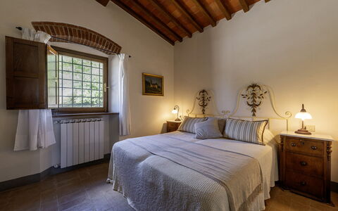 Muricciaglia 14: Wall, Furniture, Bedroom, Flooring, Bed, Interior Design, Home, Floor, Room, Bedding