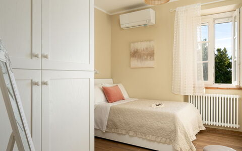 Villino Ariachiara 6: Furniture, Interior Design, Wall, Bedroom, Bed, Floor, Flooring, Wood, Room, Textile