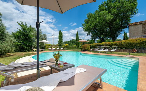 Podere Sant'Eugenio 14: Piscina, Ricorrere, Mobili Da Esterno, Giardino, Eco Hotel, Lettino, Terme, Tavolo Esterno, Landscaping, Cortile